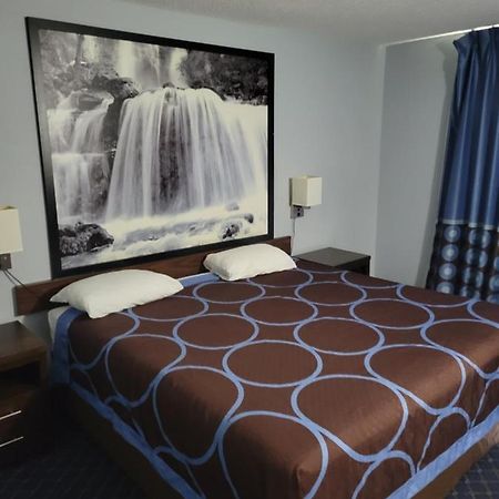 Super 8 North Red Deer Hotel Luaran gambar