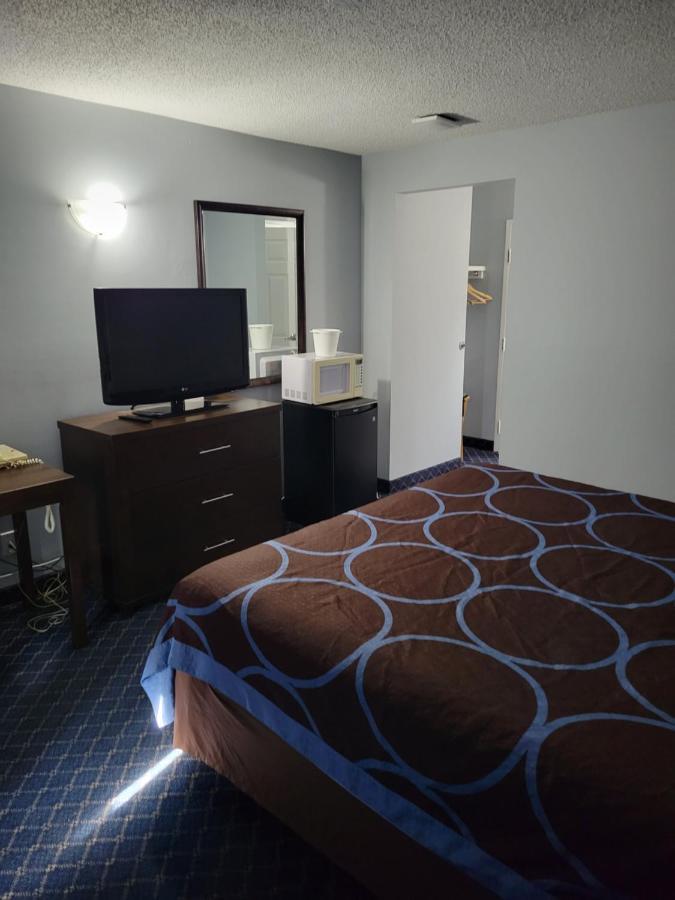 Super 8 North Red Deer Hotel Luaran gambar