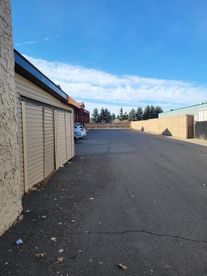 Super 8 North Red Deer Hotel Luaran gambar