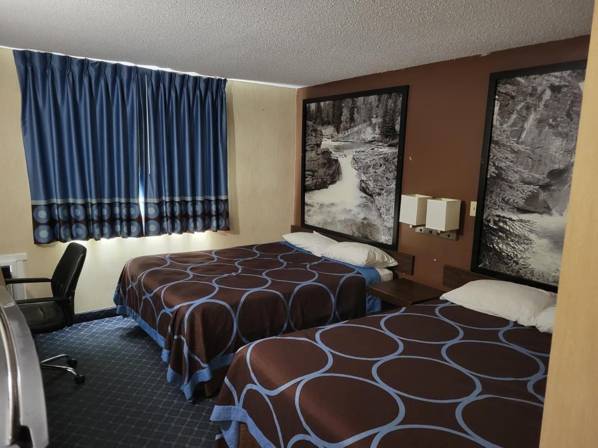 Super 8 North Red Deer Hotel Luaran gambar