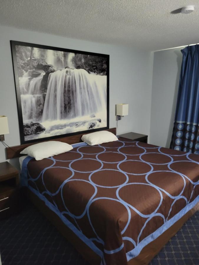 Super 8 North Red Deer Hotel Luaran gambar