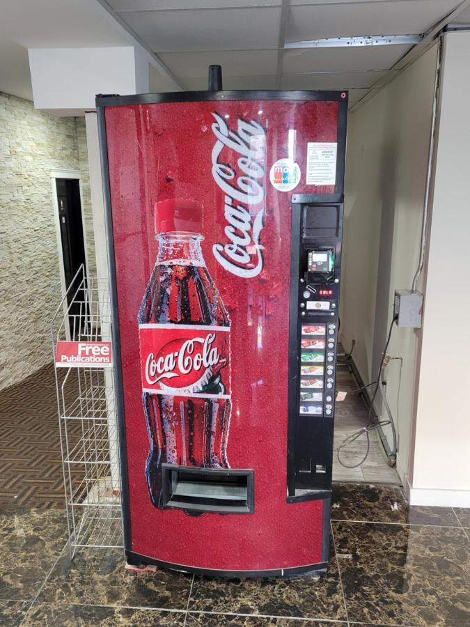 Super 8 North Red Deer Hotel Luaran gambar