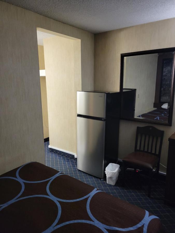Super 8 North Red Deer Hotel Luaran gambar