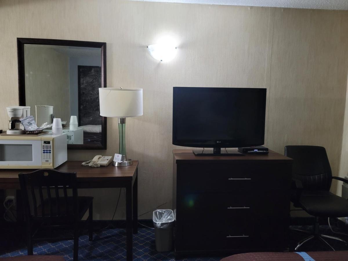 Super 8 North Red Deer Hotel Luaran gambar
